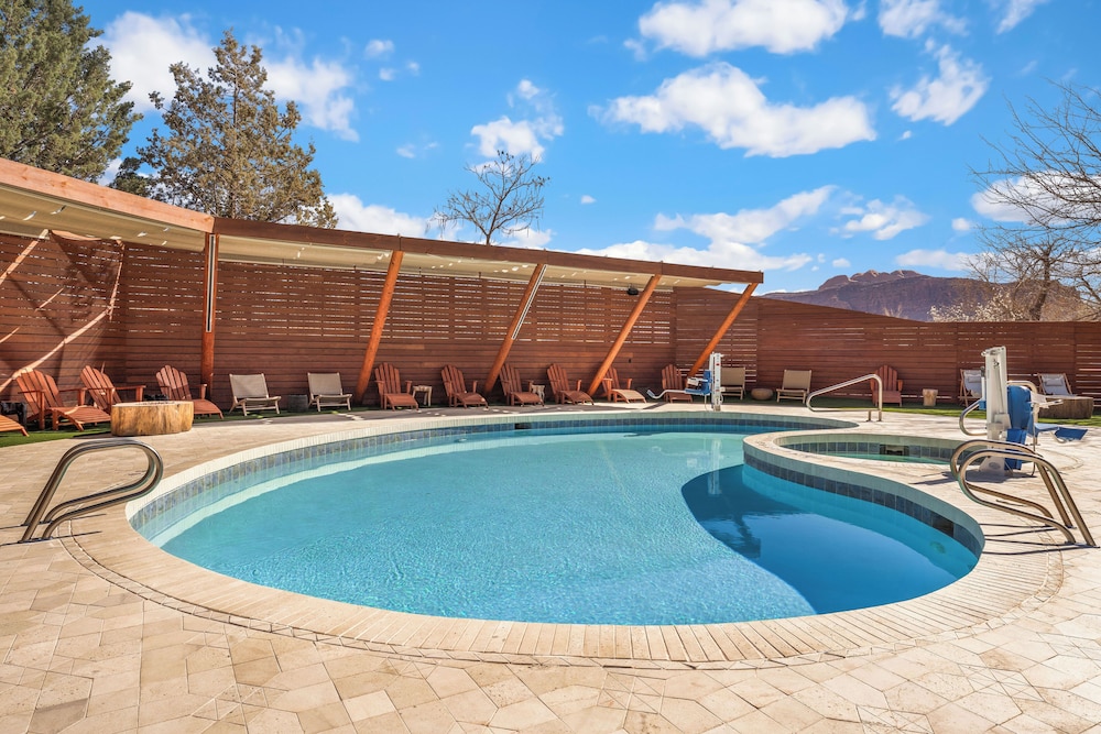 Wolfes Hotel Moab 34/42