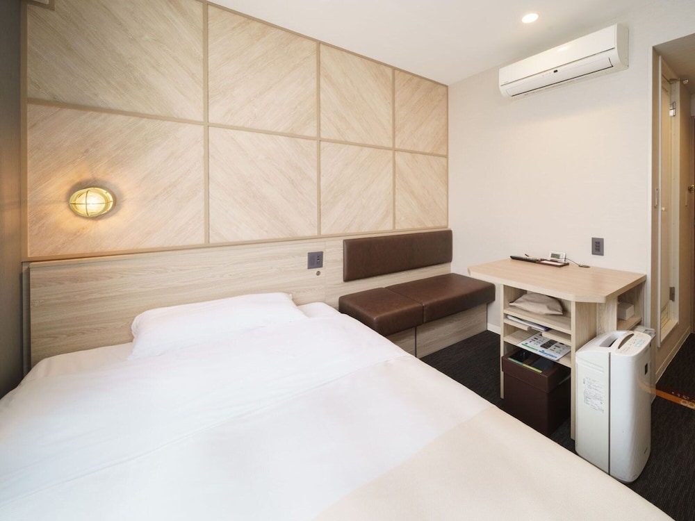 ROOM, SINGLE