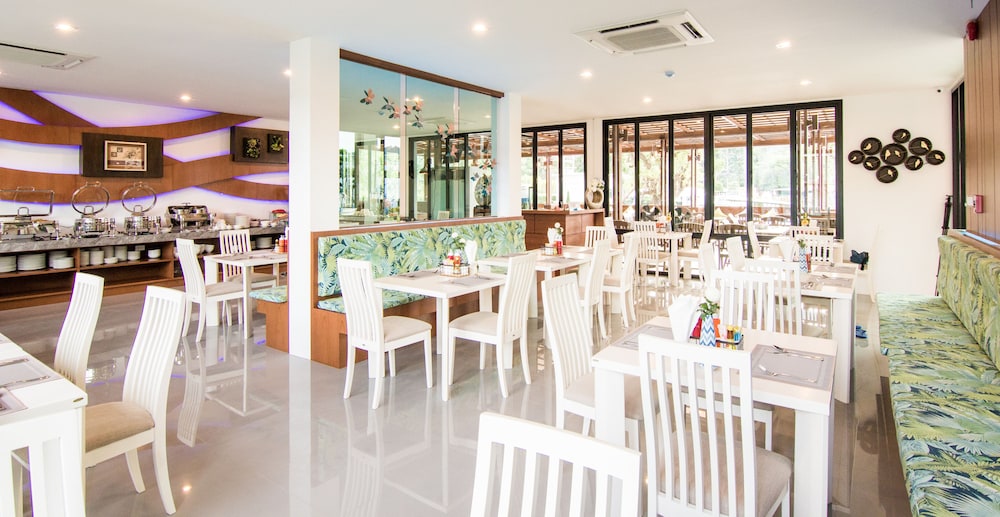 THE PHU BEACH HOTEL 47/65