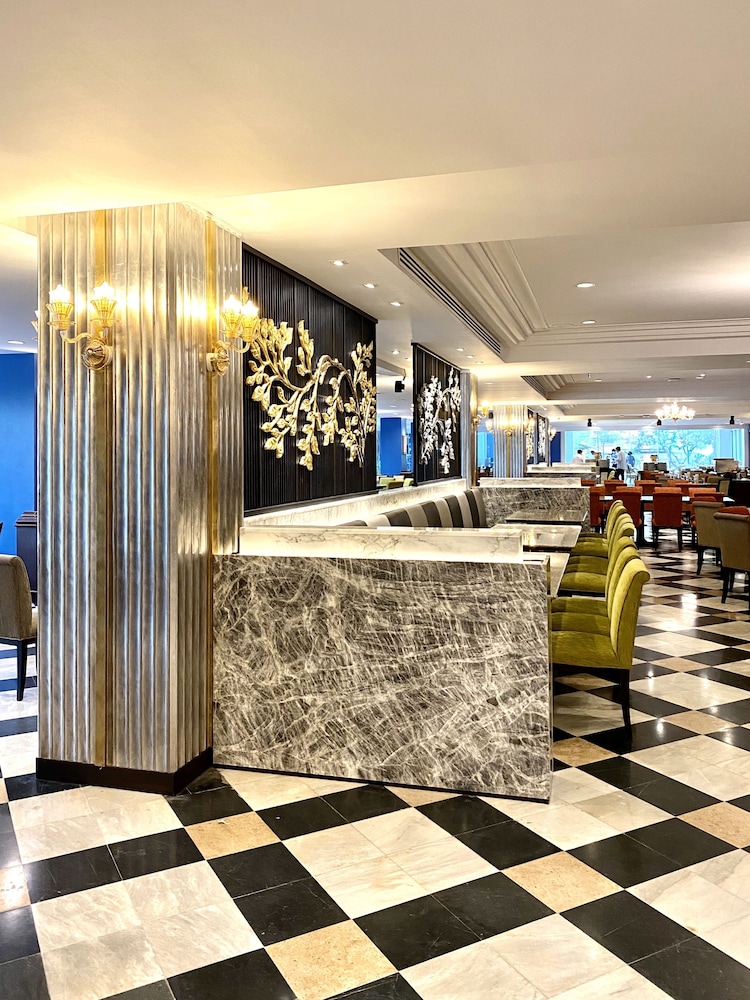 Krungsri River Hotel 5/50