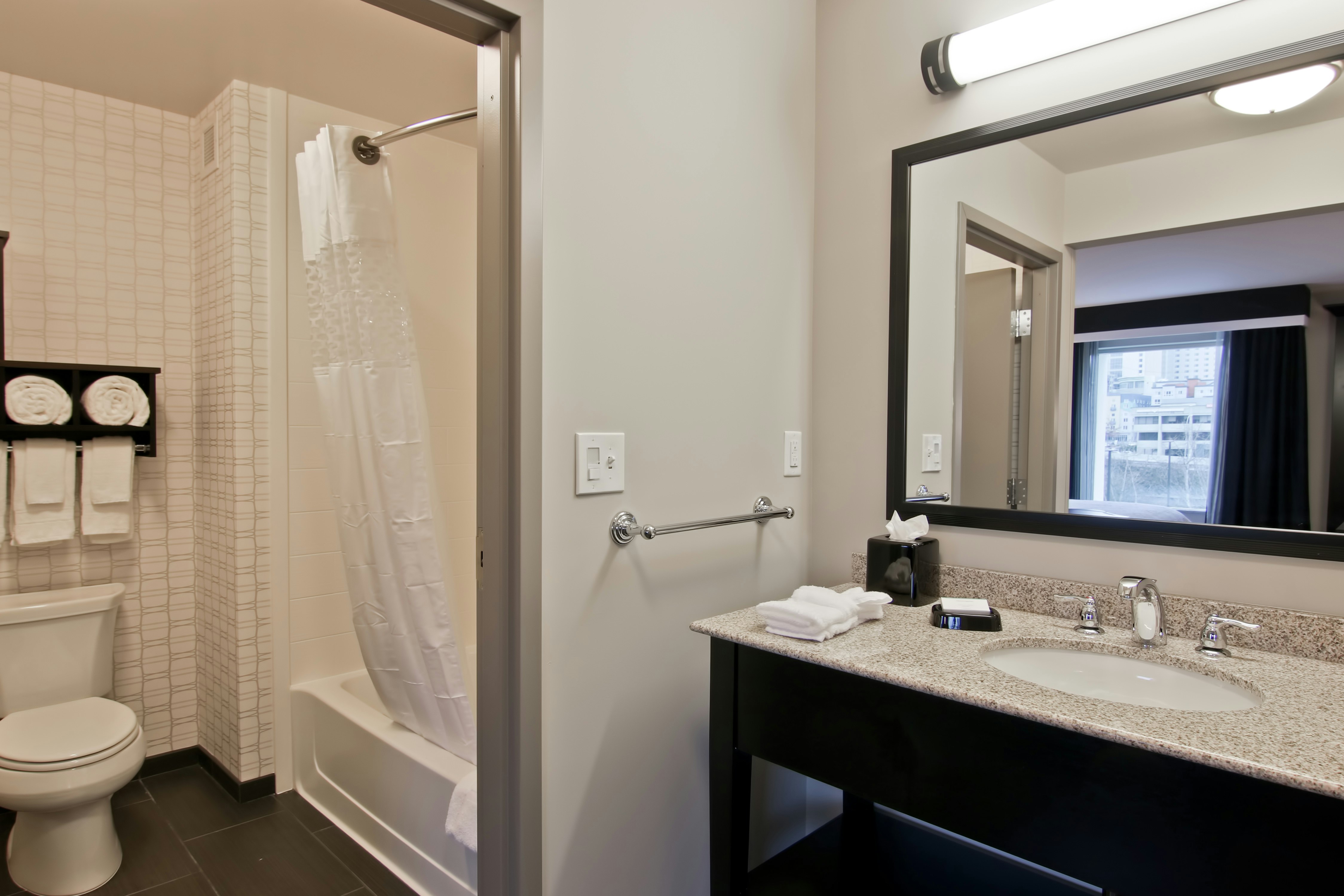Hampton Inn Suites Bellevue Downtown Seattle Wa 52/53