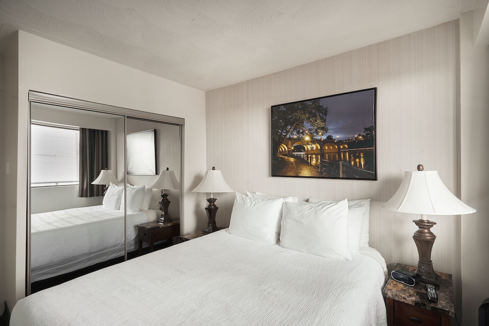 ECONOMY, SUITE, QUEEN BED