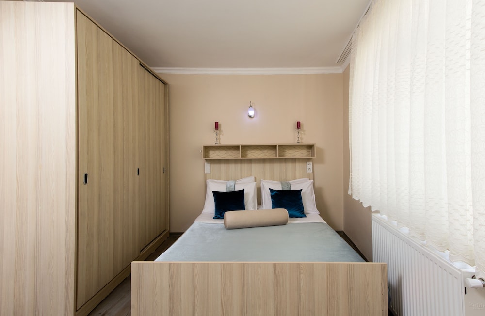 Carvan Hotel 8/55