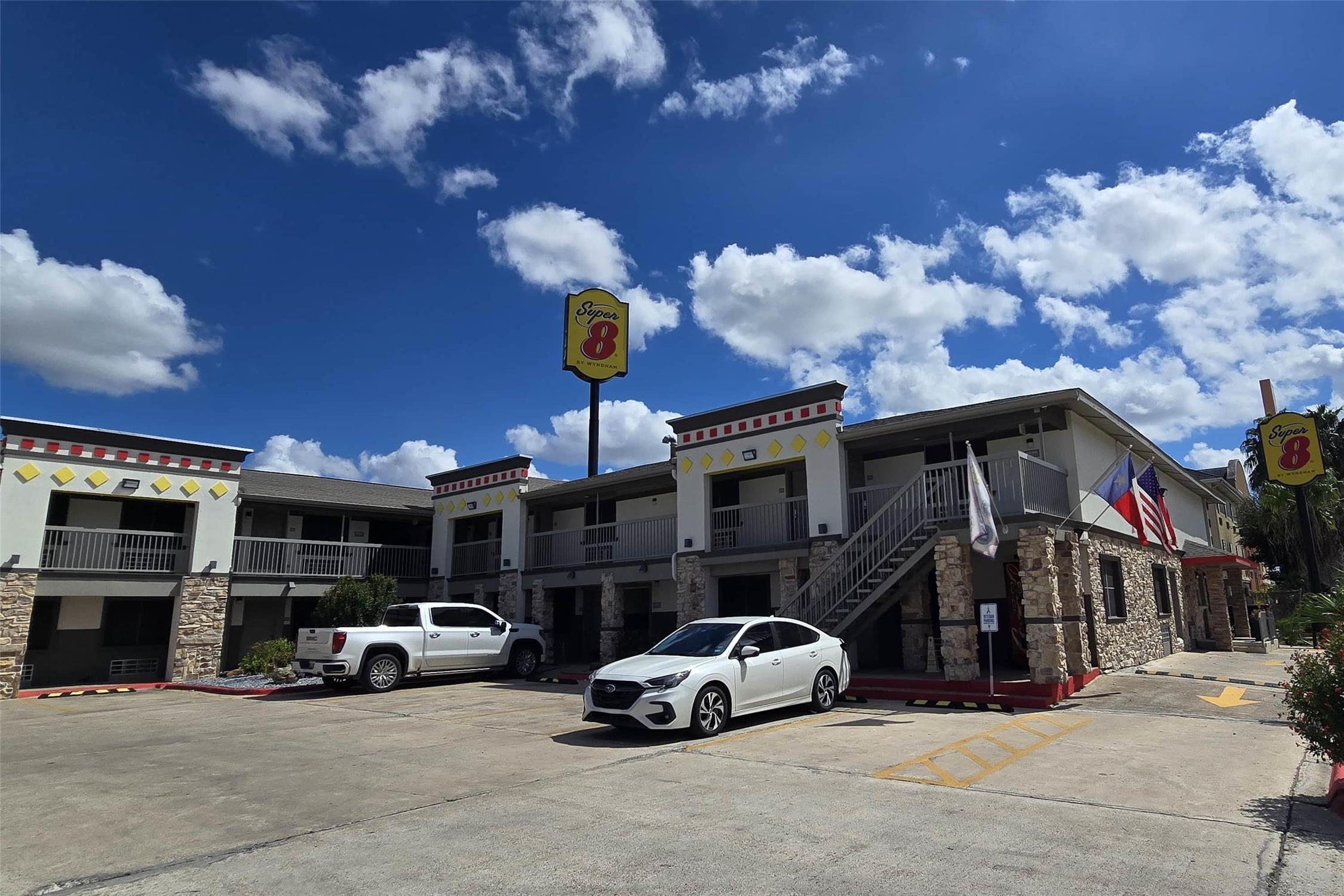 Super 8 by Wyndham McAllen/Downtown/La Plaza Mall 4/6