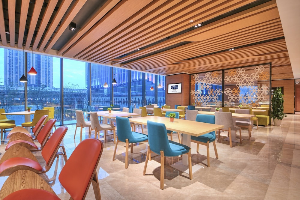 HOLIDAY INN EXPRESS FUZHOU DOWNTOWN 46/59