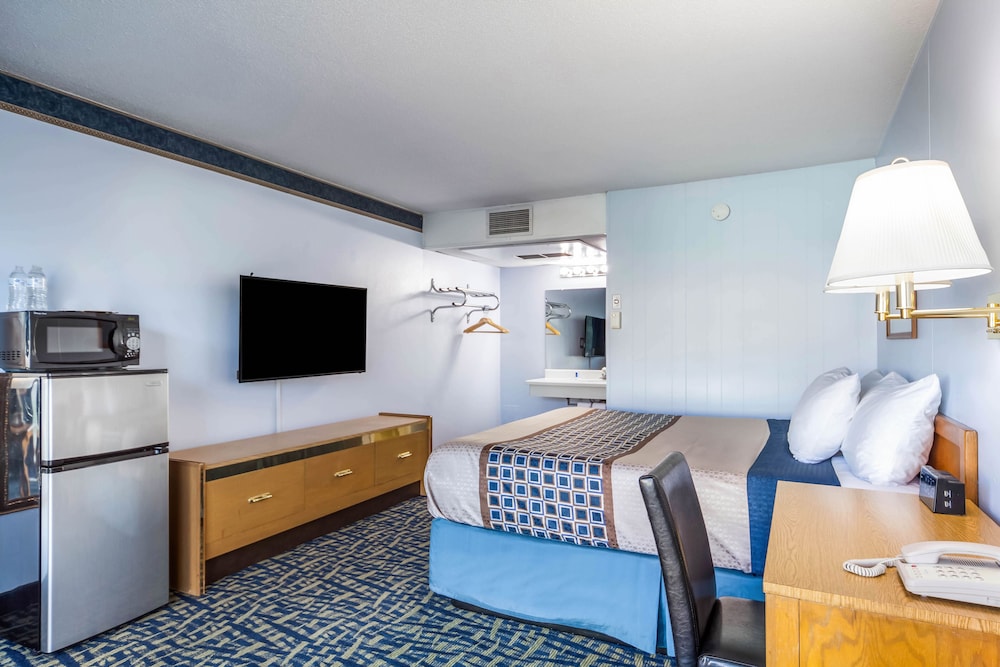Hospitality Inn & Suites 29/37