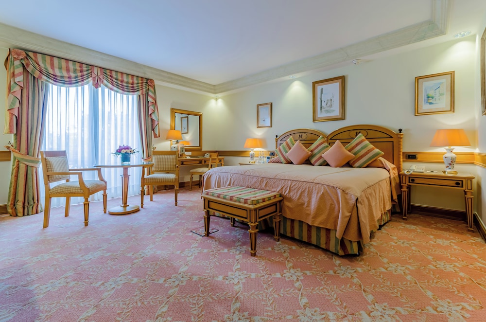 Palace, Superior, King Bed