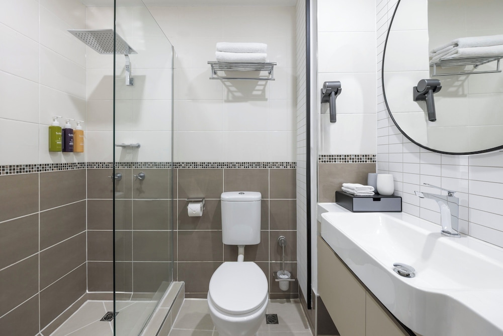 Madison Plaza Townsville 63/64