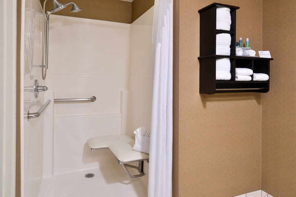 Holiday Inn Express Hotel Suites West Chester 18/76