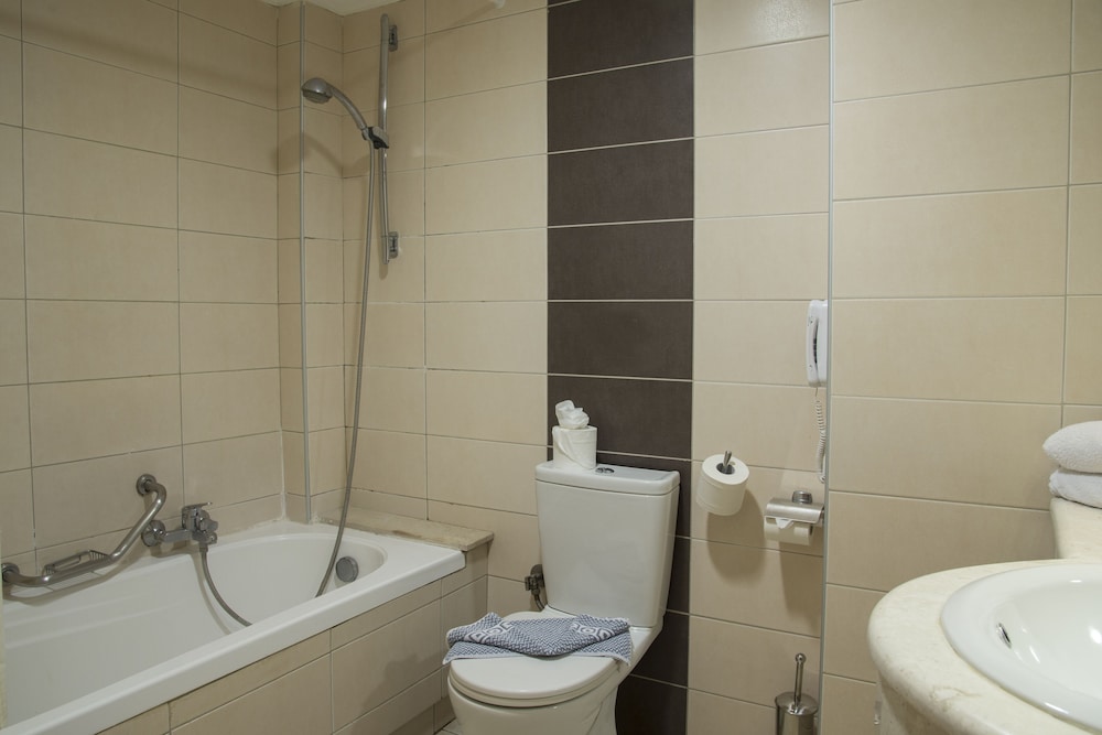 Manousos City Hotel 47/50