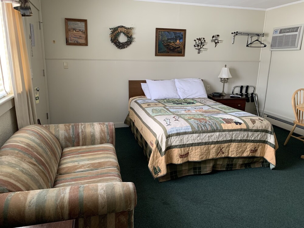 Carroll Motel & Cottages 10/42