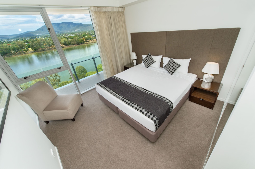 Empire Apartment Hotel 15/56
