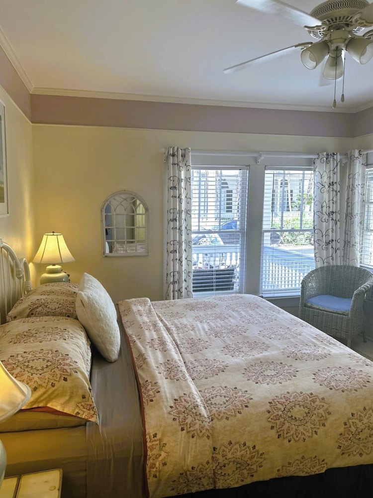 Heron House Court - Adult Only 15/65