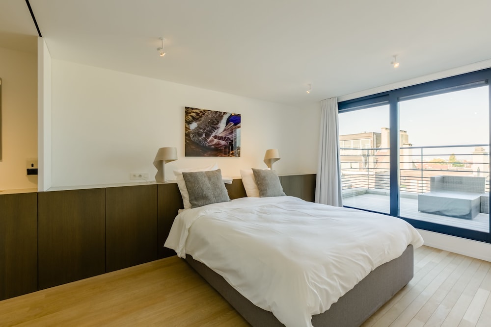 DUPLEX, TERRACE