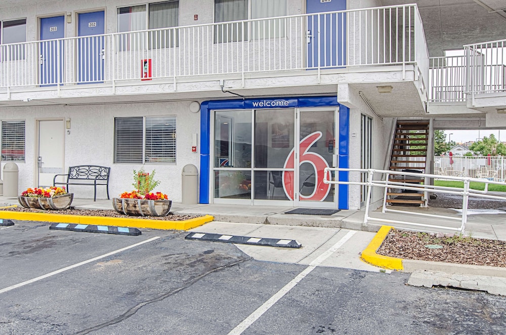 Days Inn by Wyndham Rock Springs 48/56