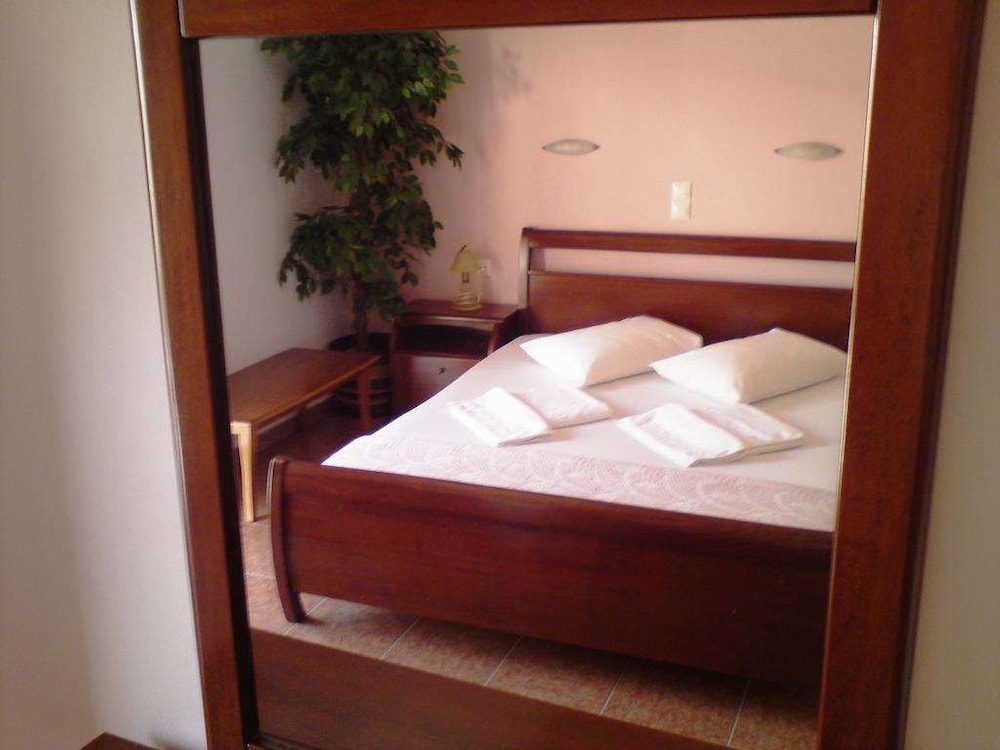 Faros 2 Hotel 6/36