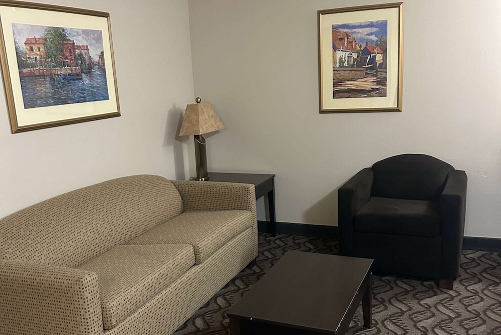Wyndham Garden Madison Fitchburg 48/69