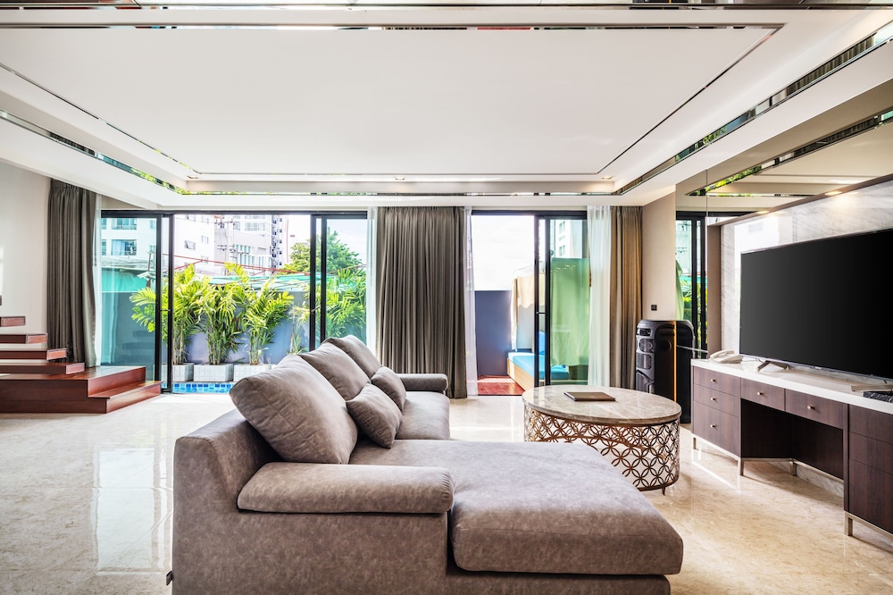 Grand Sala Thai 28/50