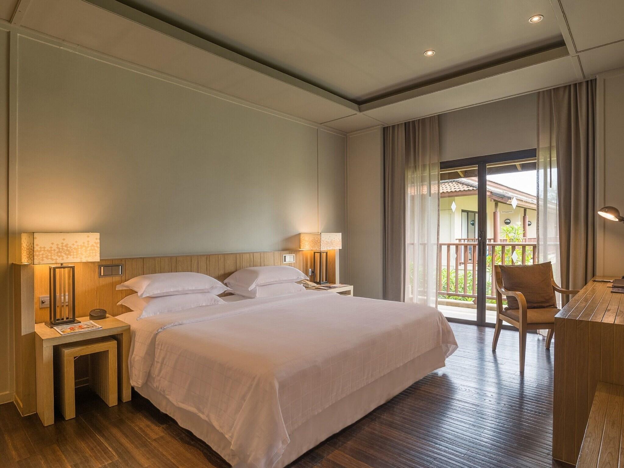 Suite, Sea Front