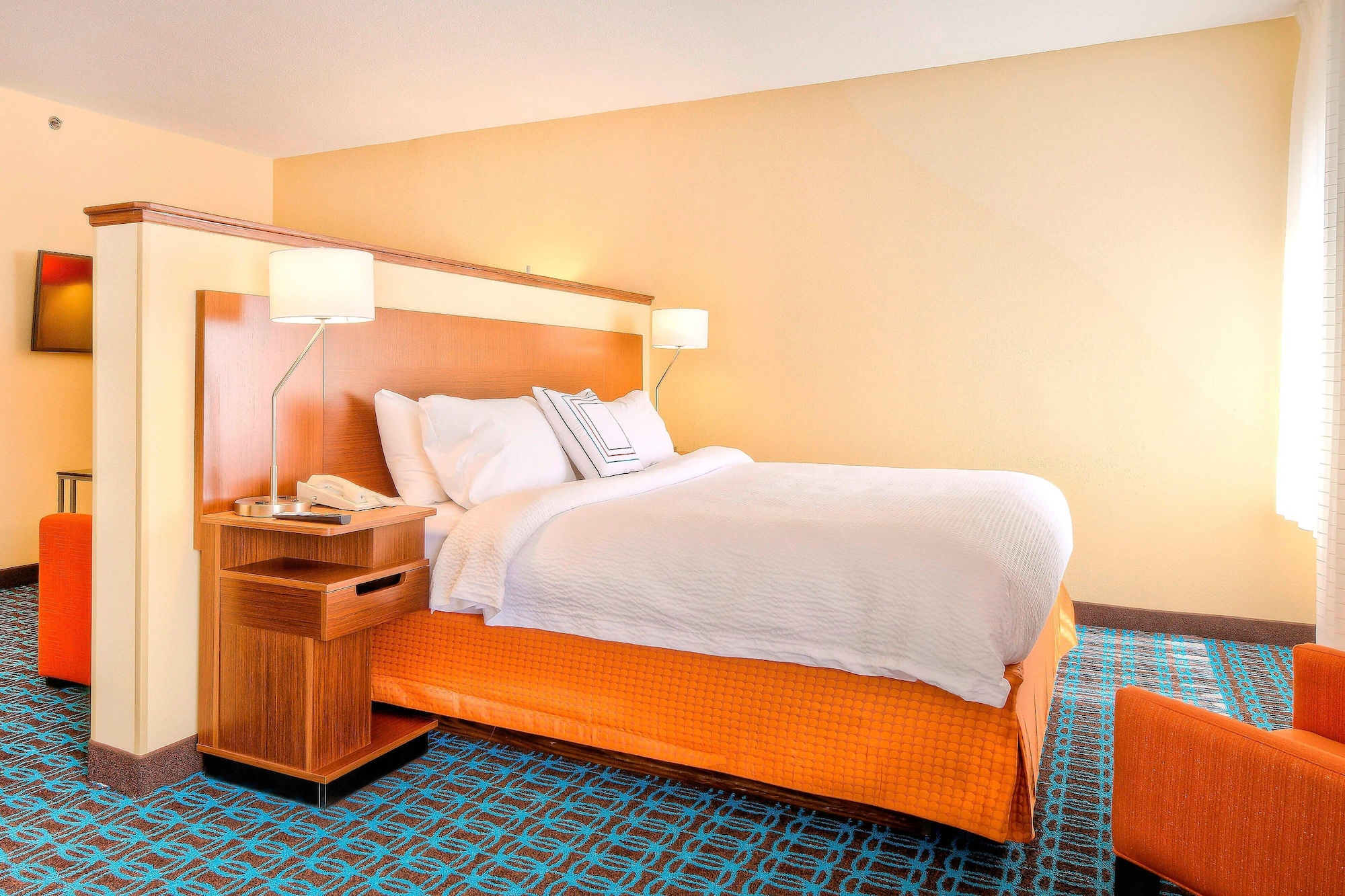 جناح تنفيذي بسرير كينج مع أريكة، Fairfield Inn Suites Durham Southpoint 2/3