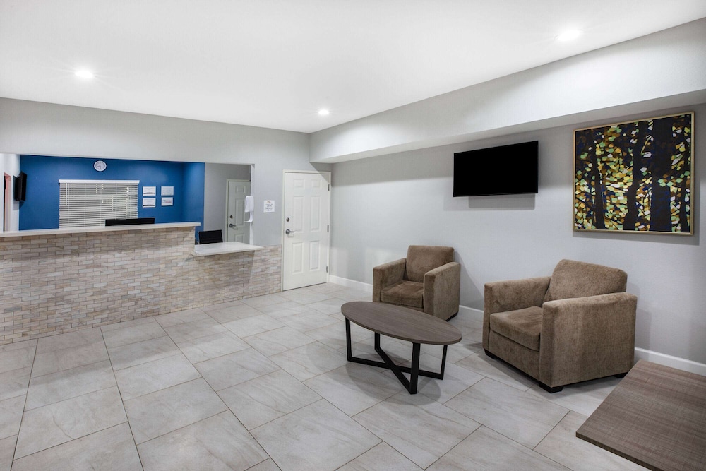 Baymont by Wyndham Freeport Texas 33/50