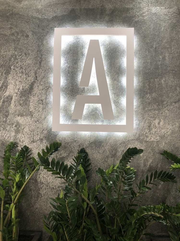 ALEXANDRA HOTEL 2/68