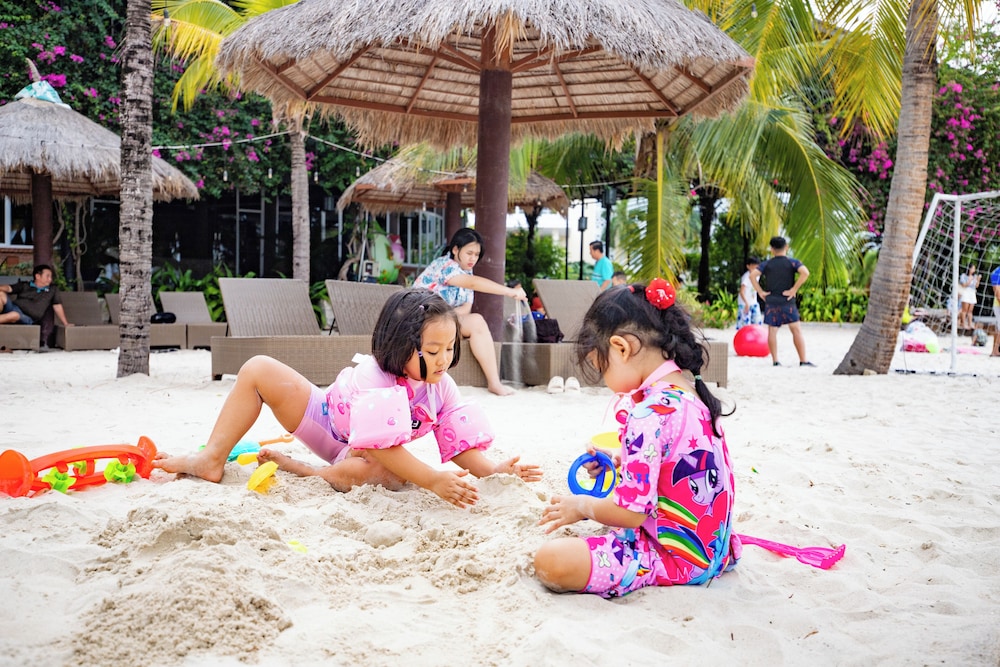 Diamond Bay Resort & Spa 66/74