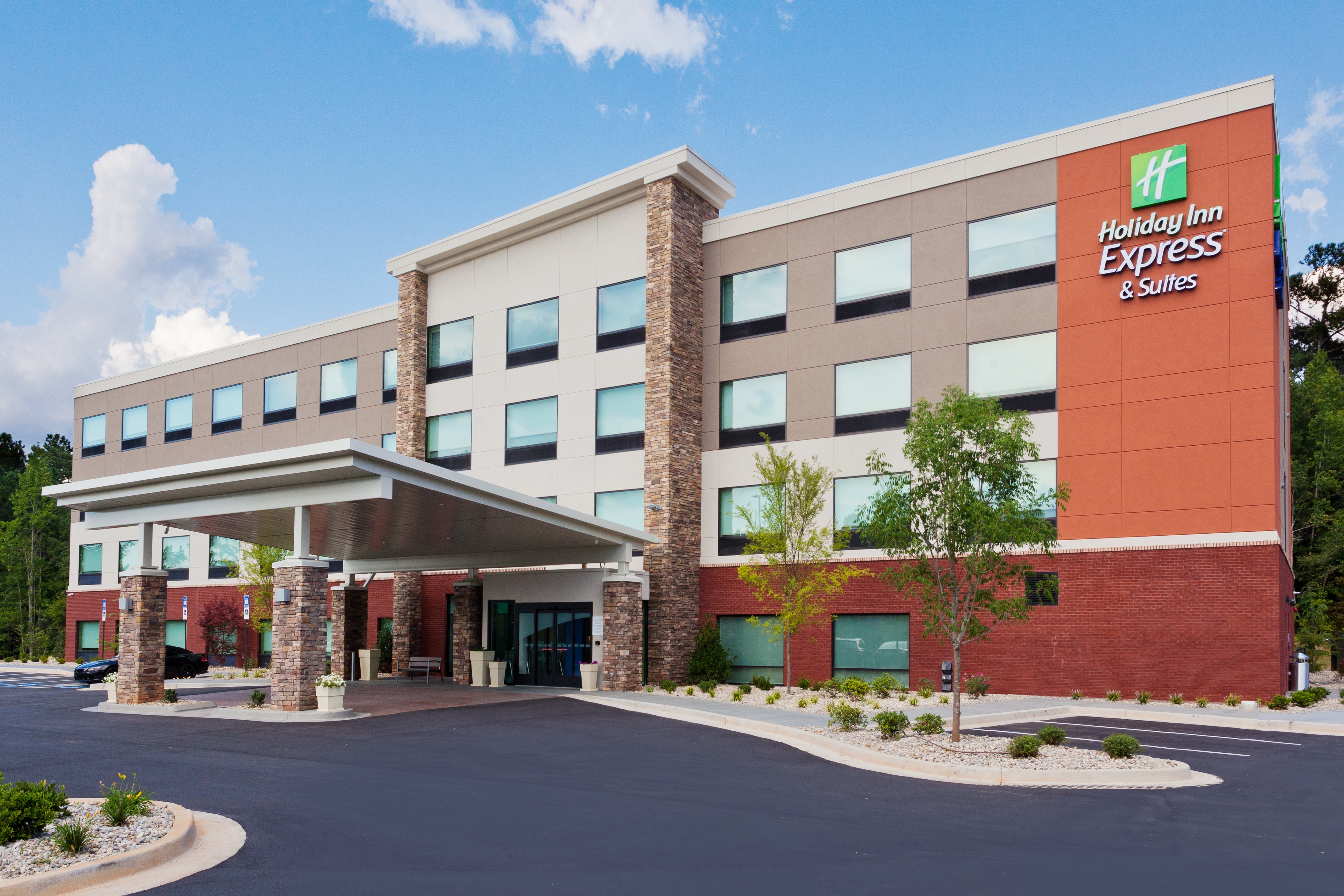 Holiday Inn Express & Suites Fayetteville 61/62