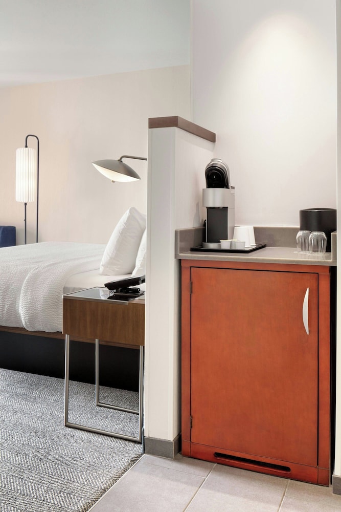 Courtyard by Marriott Portland Airport 10/52