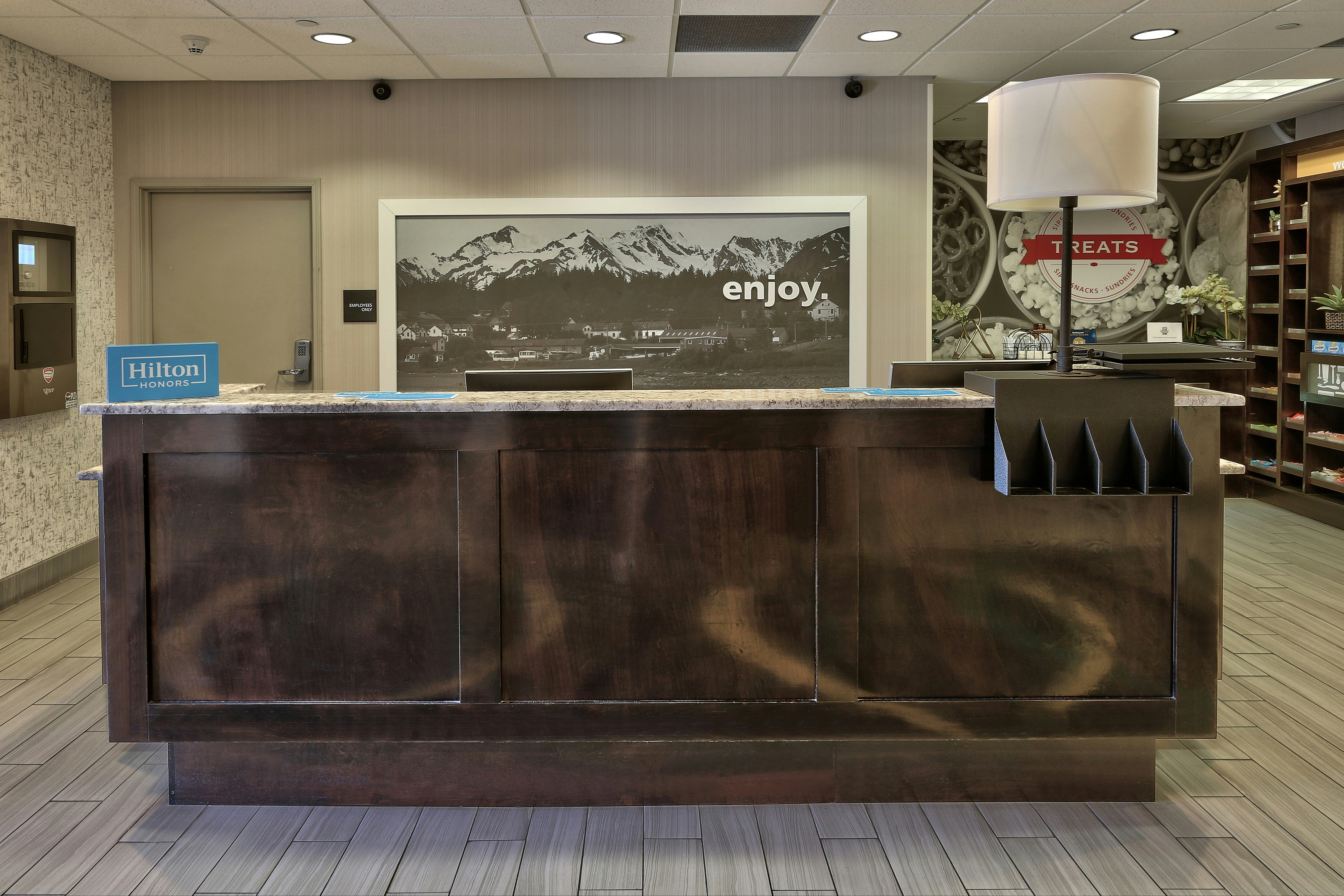 Lobby at HAMPTON INN SUITES ALBUQUERQUE AIRPORT, ALBUQUERQUE - NM