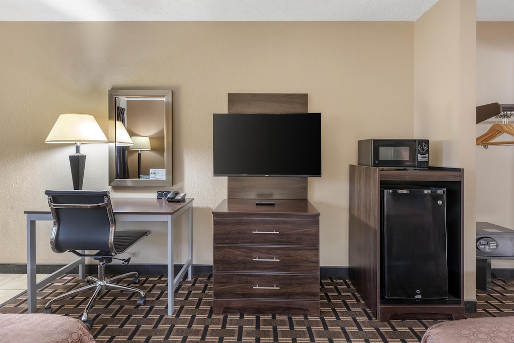 SureStay Hotel by Best Western Summersville 32/50