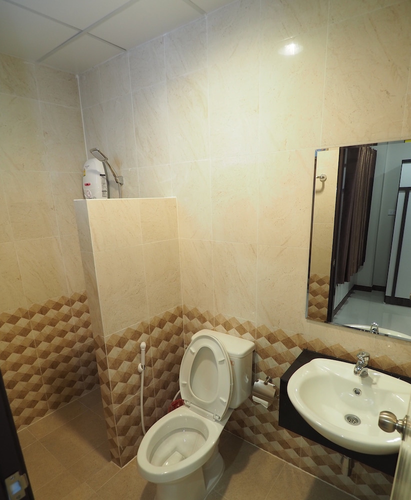 Waritthon Residence 24/24
