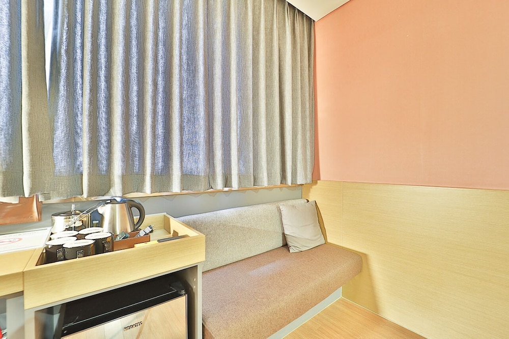 Bay Hound Hotel 44/70