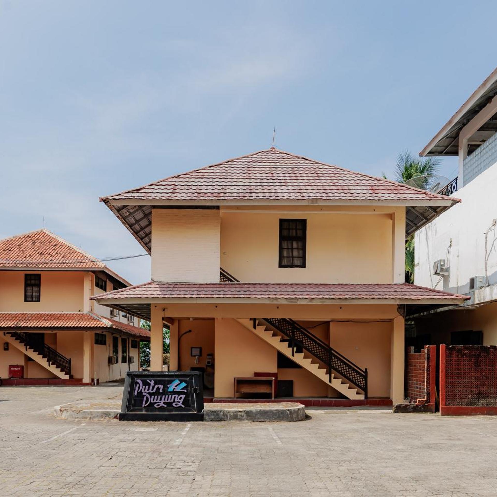 RedDoorz Plus near Tugu Mercusuar Anyer 7/50