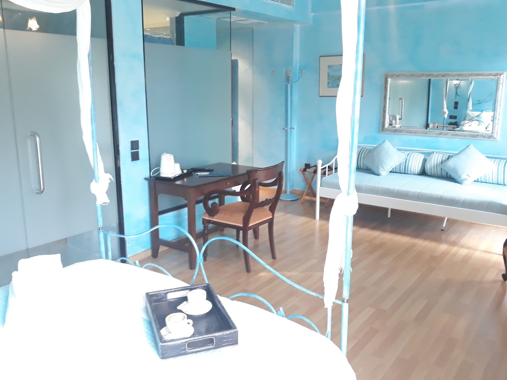 ANASTAZIA LUXURY SUITES & ROOMS 56/70