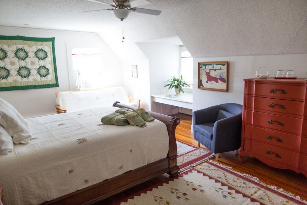 The Red Door B&B 23/34