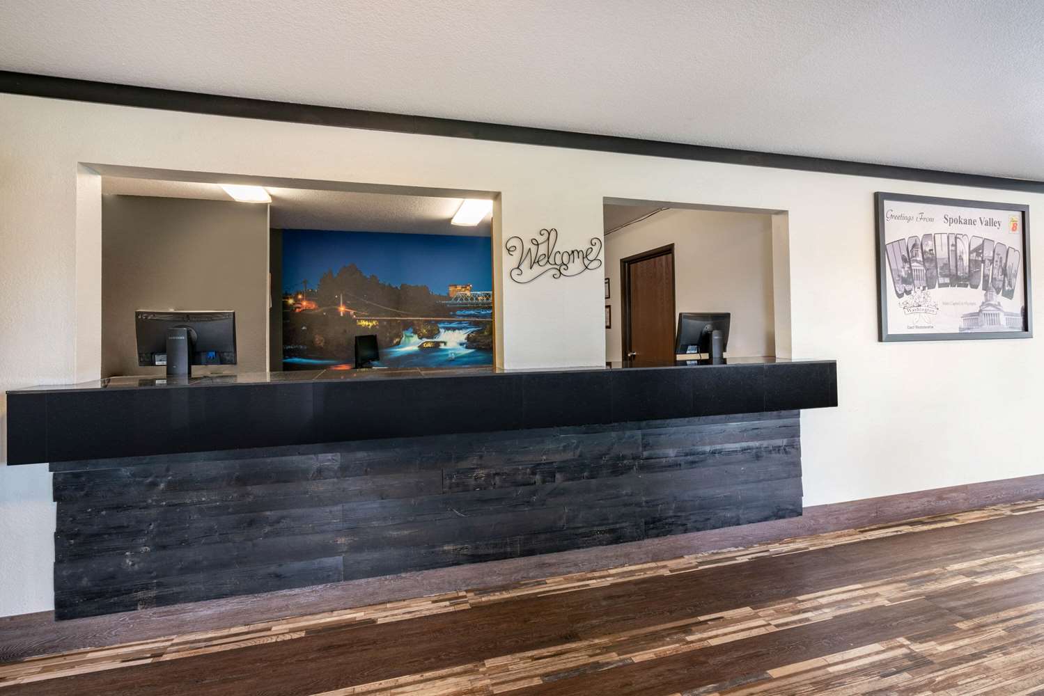 Super 8 By Wyndham Spokane Valley 8/33