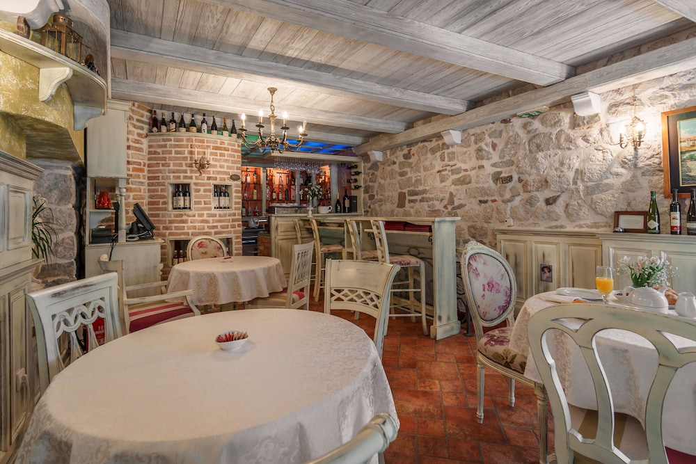 Hotel Monte Cristo 64/74