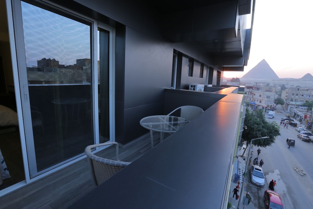 Pyramid Edge Hotel 7/53