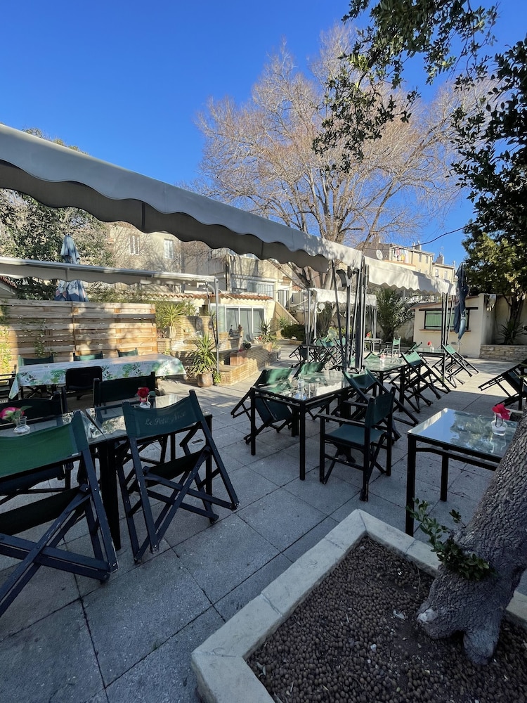 Hotel Les Cigalons 15/25