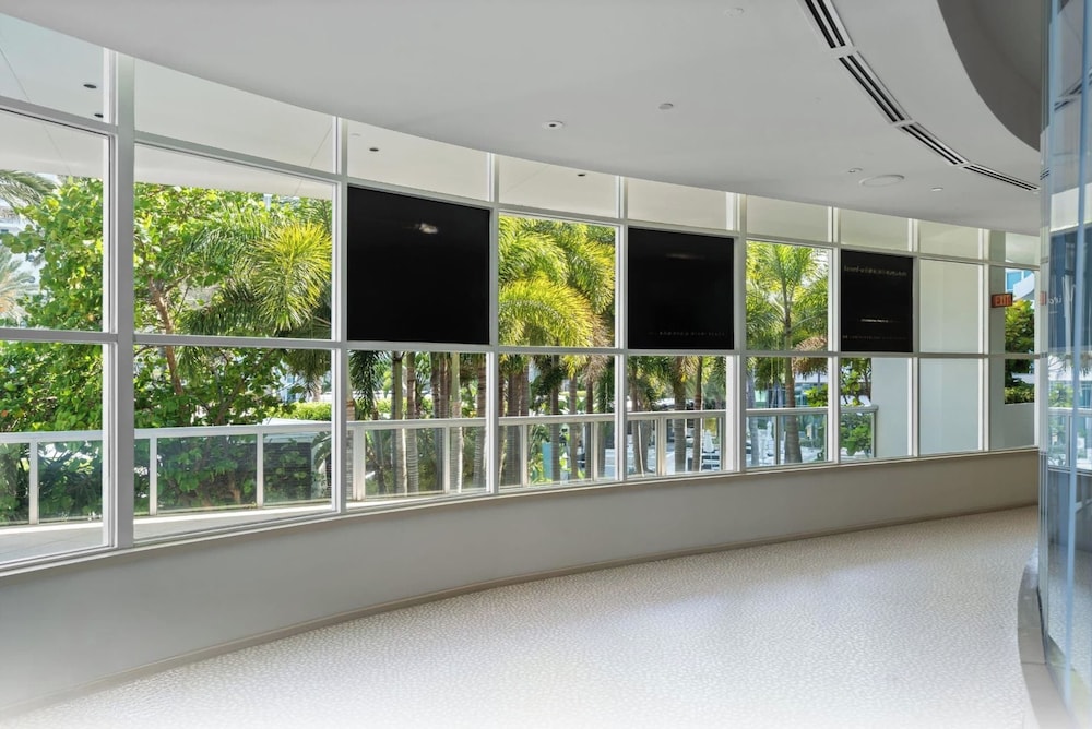 Fontainebleau Miami Beach Private Luxury Suites 2/50