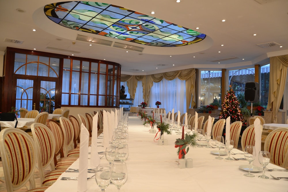 Hotel Mozart 49/51