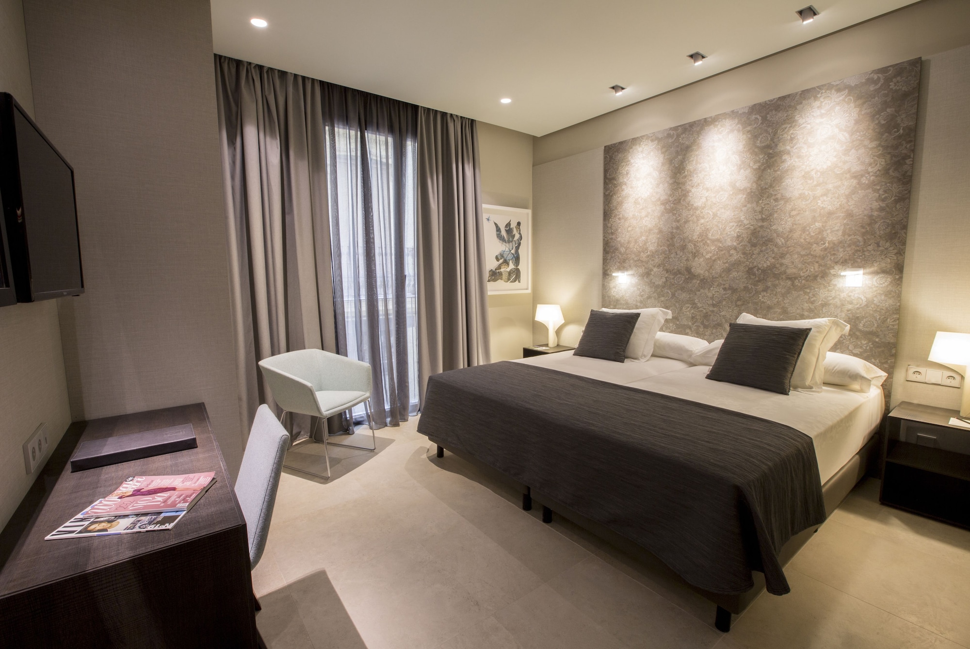 Vincci, 1 Double and 1 Single Bed, with Extra Bed، Vincci Mercat Hotel 5/10