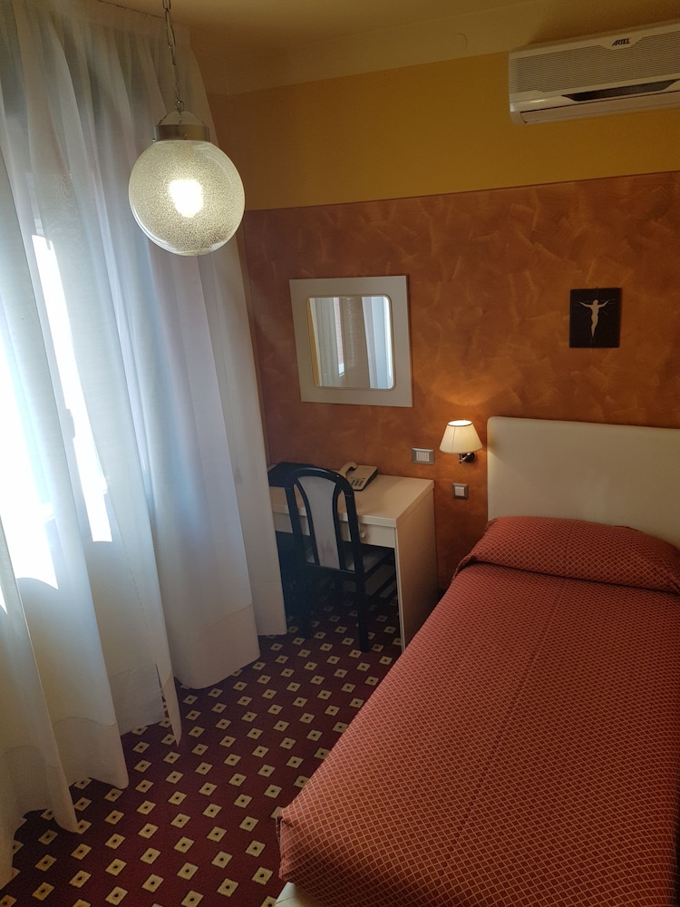 Hotel Diana 16/50