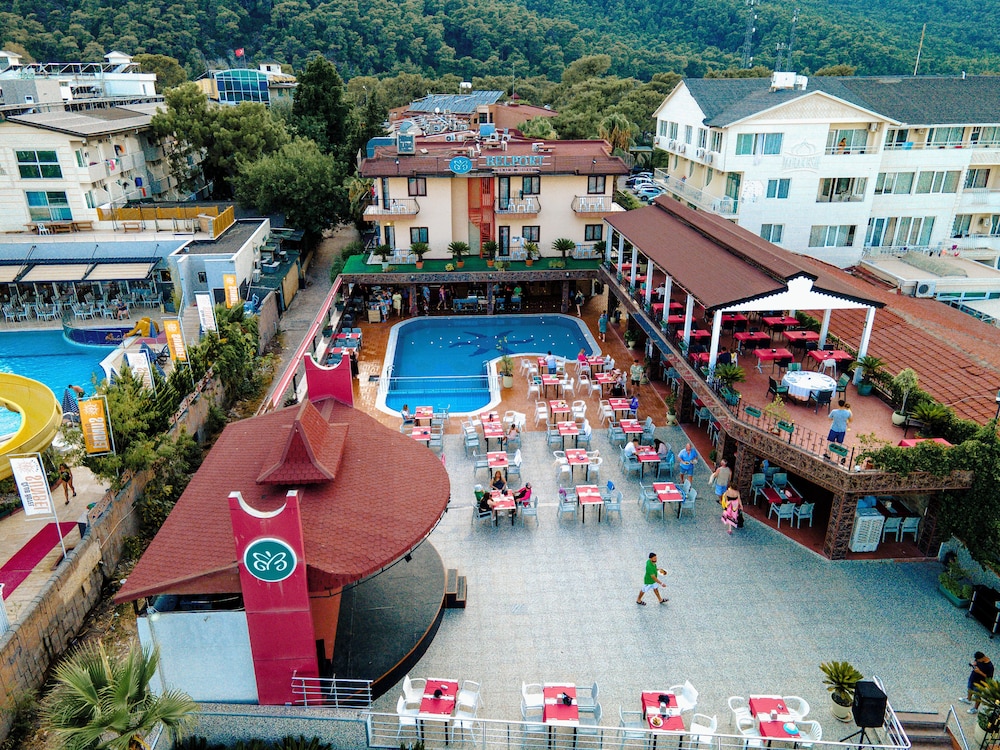 Aleria Belport Beach Hotel 64/71