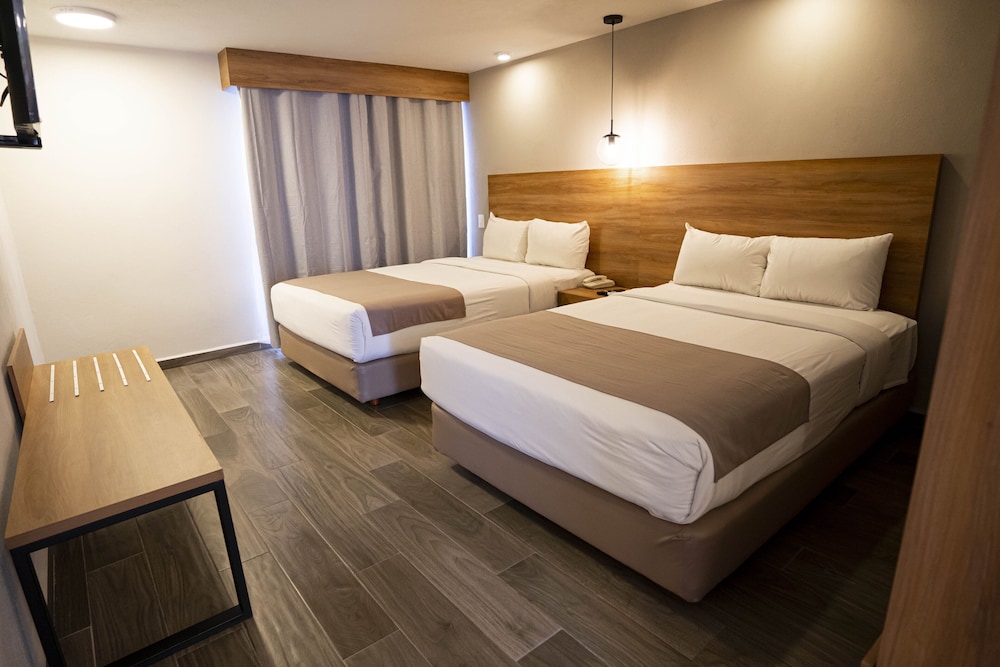 STANDARD, 2 DOUBLE BEDS, POOL VIEW
