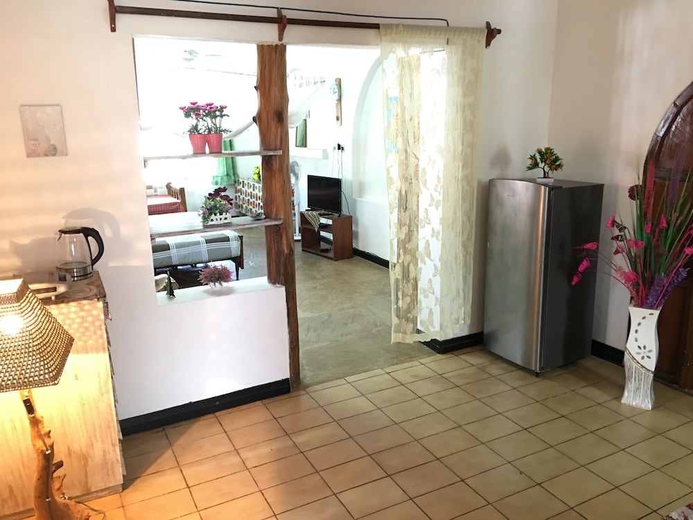Tradewinds Lodge 3/48