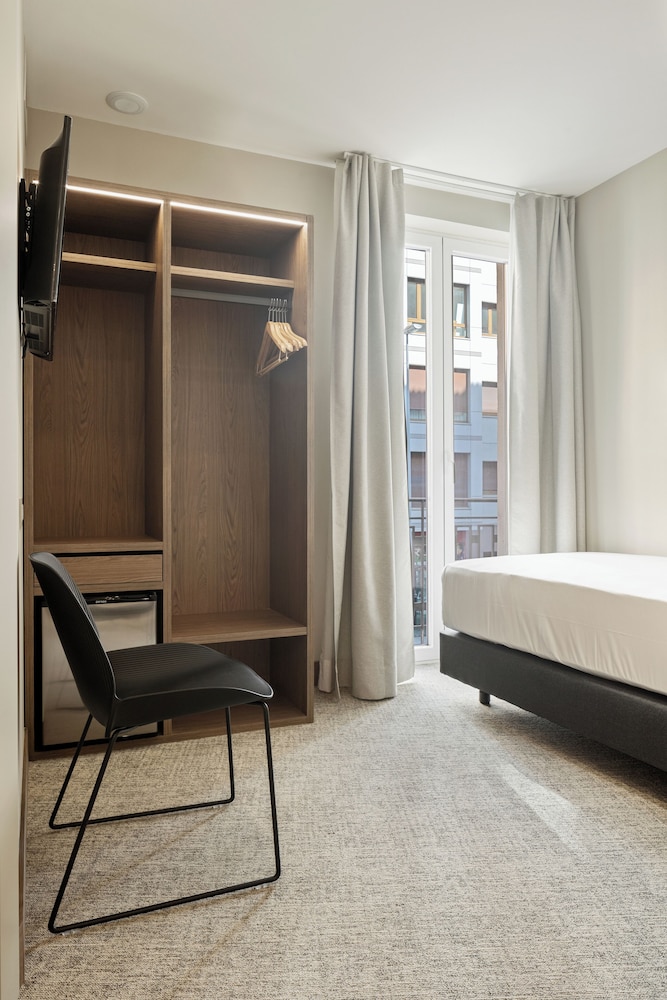 HOTEL AVENIDA(aka Husa Avenida) 29/52