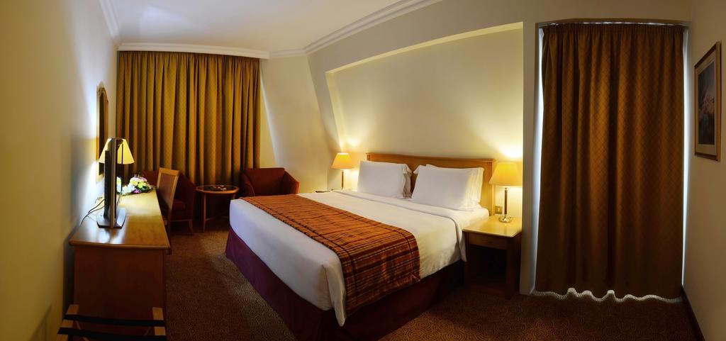 Swiss-Belhotel Sharjah 13/46