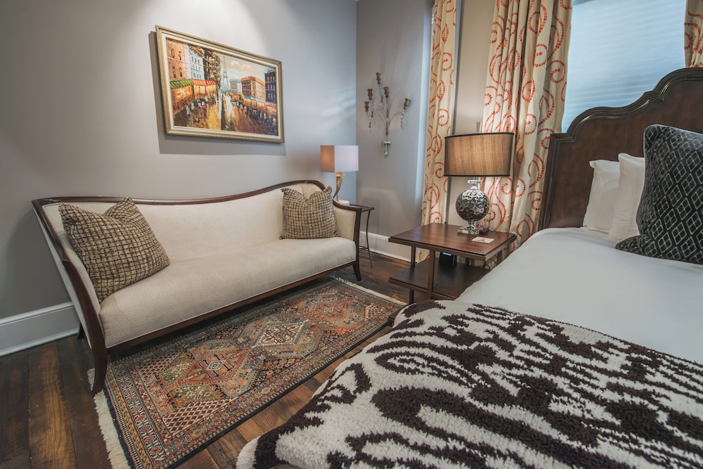 The Windsor Boutique Hotel 39/49